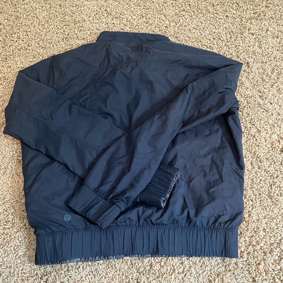 Lululemon Bombs Away Black/Olive Green pattern reversible Bomber Size 4 - Picture 6 of 9